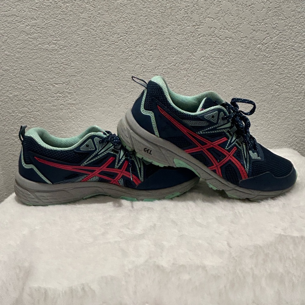 EUC Asics - Picture 4 of 7